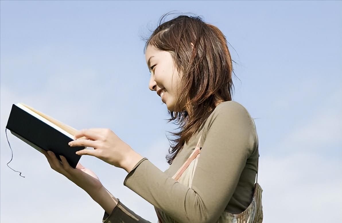 90后女孩的“省钱经”火了：卫生间无手纸，一件衣服穿20天