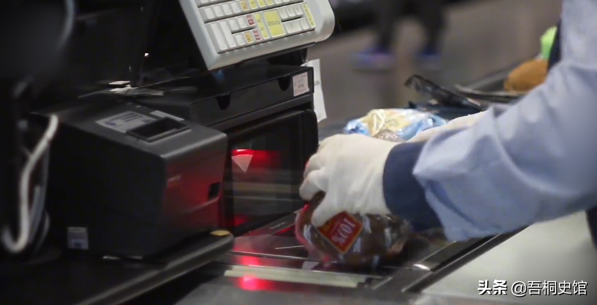 50岁老汉捡弃婴女儿身价过亿,1997年河南老头捡到弃婴