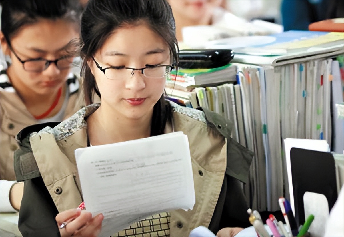 高中补课的学生高考成绩,重点高中三年补课最高能花多少钱
