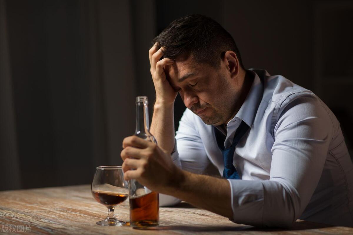 要知道没钱时的卑微和无助,没钱的日子要学会沉默