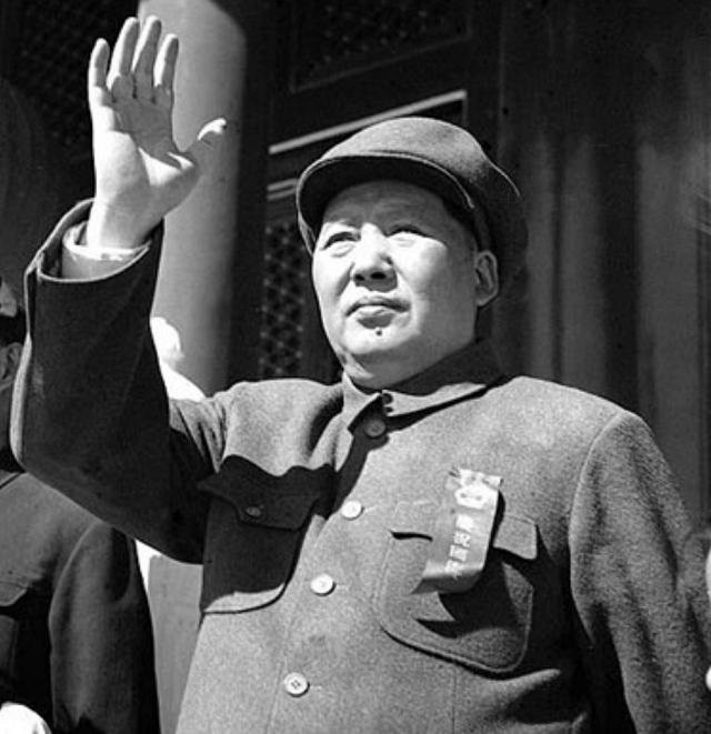 1949年，英舰闯入战区，毛*东泽**回复4*级A**急令：妨碍渡江，均可轰击