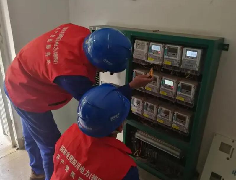 家里电费一个月两千块钱电表问题,居民换新电表一个月电费好几万