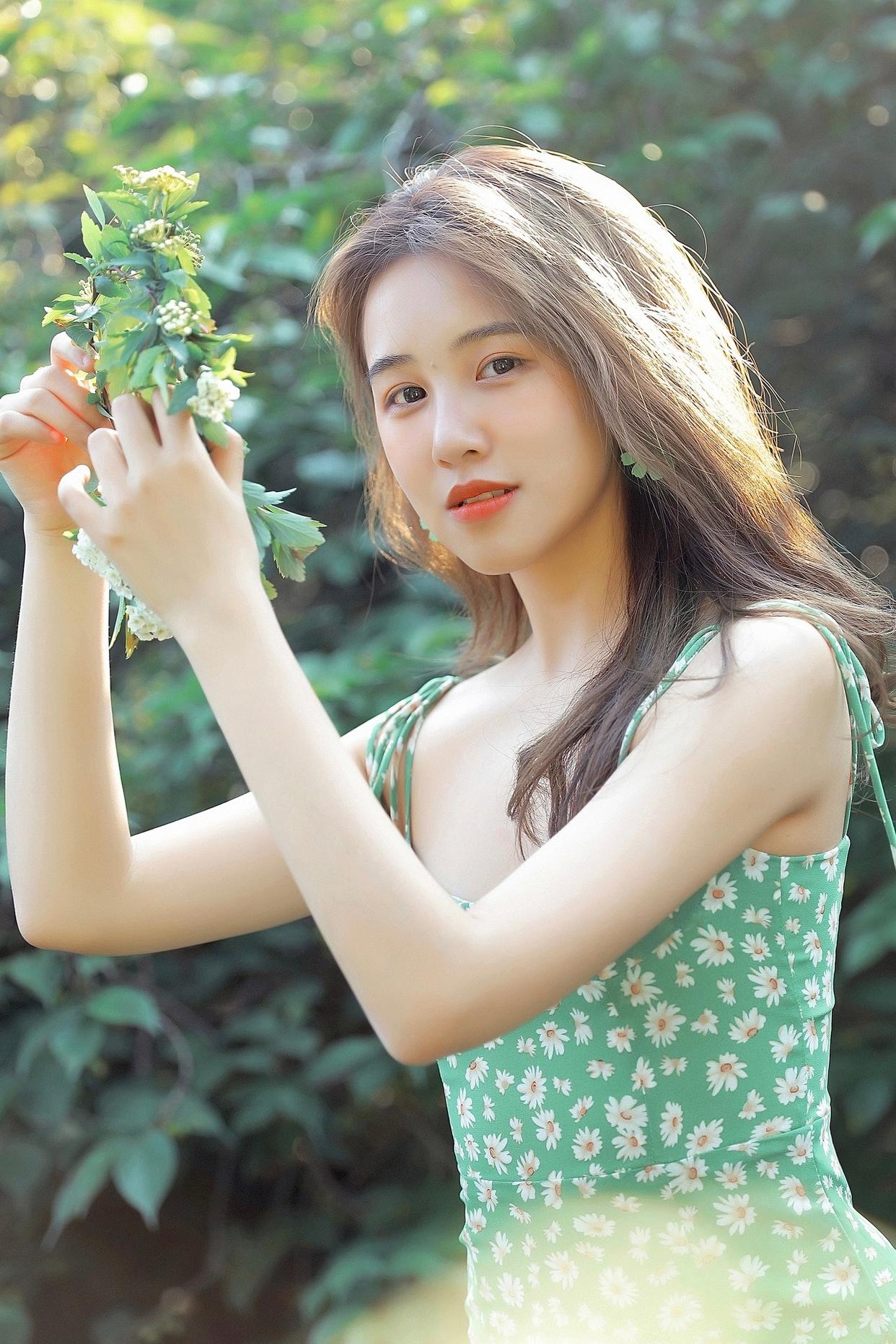 10秒教你学会摆拍再也不用剪刀手,16个摆拍动作告别剪刀手