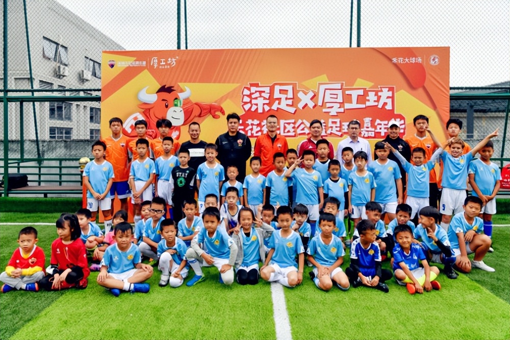 把自家楼顶改造成种菜养鸡的地方,楼顶露台草坪花园改造