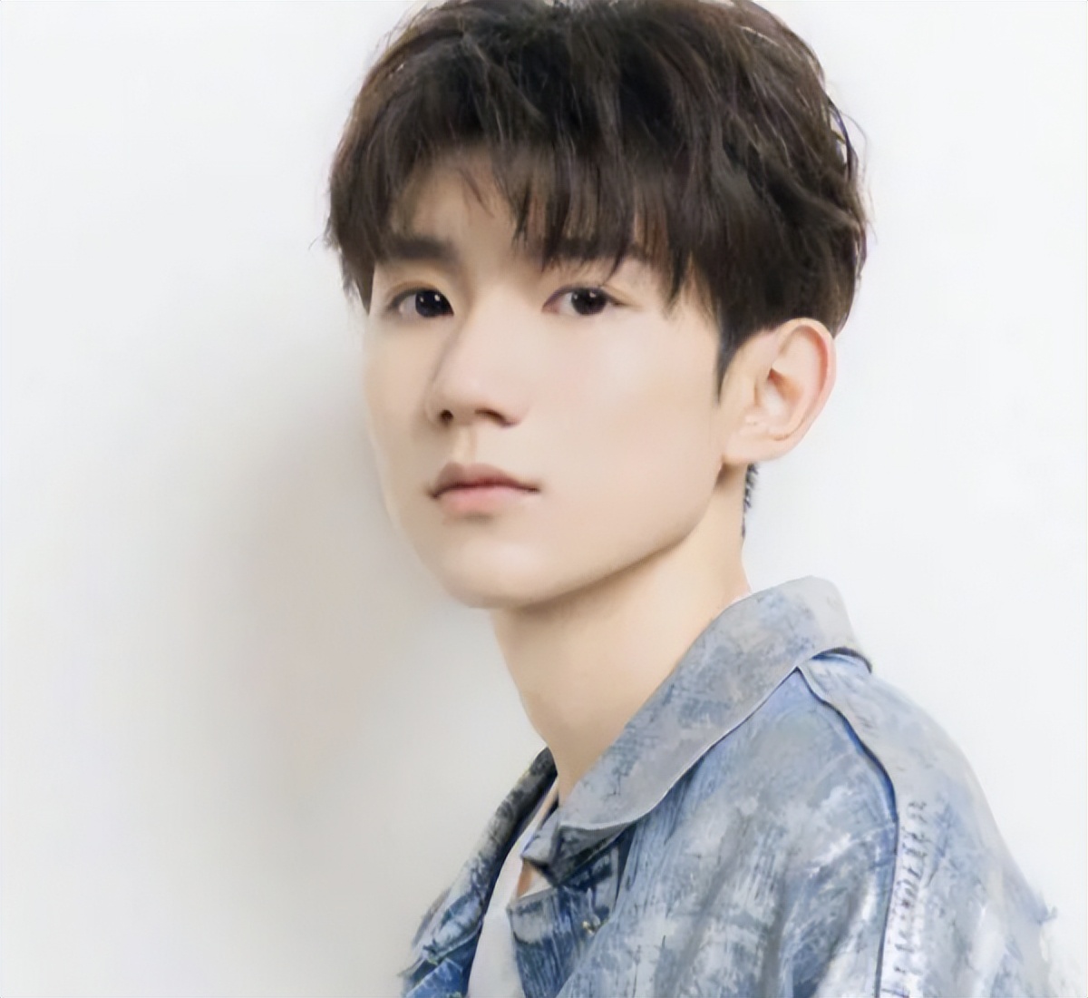 穿婚纱去看王源十周年演唱会,婚纱王源演唱会网友热评