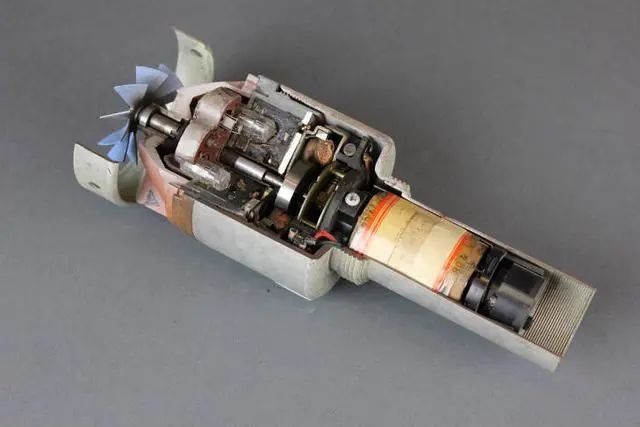 炸弹空中爆引信叫什么,引信爆炸的威力