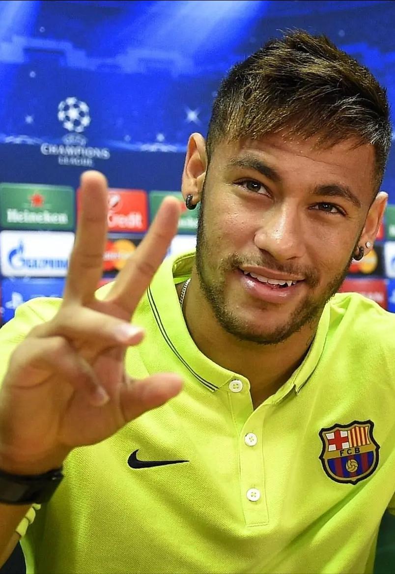 现役顶尖十大足球明星的球员,颜值高的足球明星