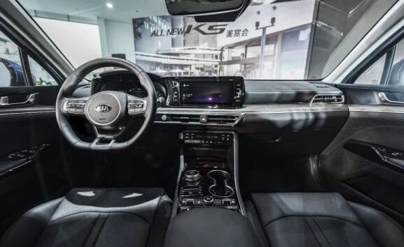 起亚k5凯酷新老款对比,全新起亚k5凯酷加92汽油换95汽油