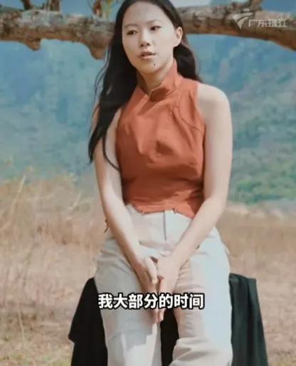 窦靖童晒长发披肩造型图片,窦靖童现身机场照片曝光