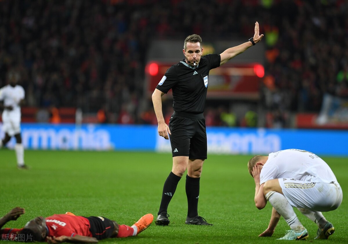 斯蒂尔勒春风拂面，卡瓦纳怒气冲天，德甲英超主裁心情迥异一天！