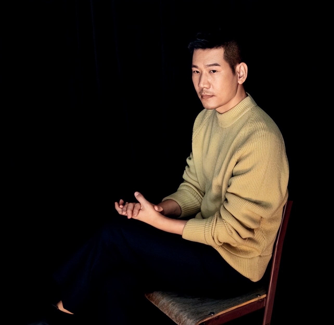 演员王东家暴妻子上热搜，同名主持人无辜躺枪，百度百科急忙修改