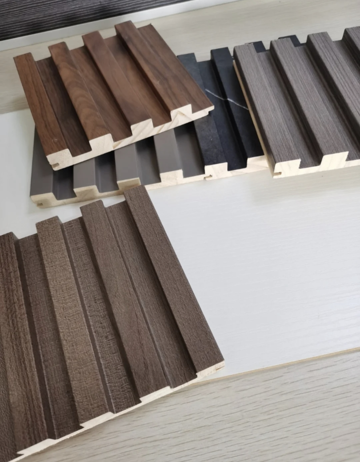 岩板电视墙都是亮的吗,专家评论岩板电视墙过时