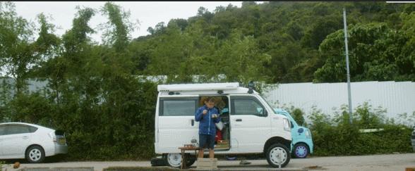 夫妻俩一年花10万无房贷,夫妻结婚十年不买房