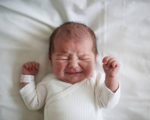 孩子满月怎么看,几个月可以看宝宝的发育