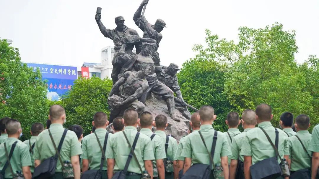 军官首次授衔定级政策,直招军官一般多久授衔