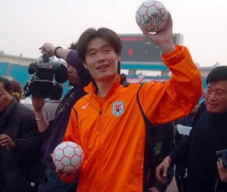 山东泰山队李霄鹏退役,李霄鹏退役完整版