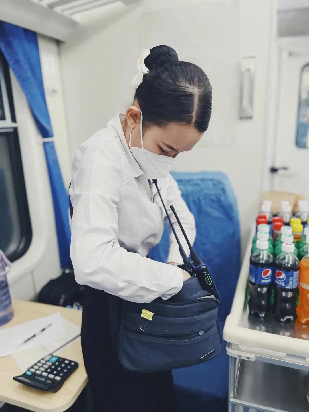 在老挝坐高铁,在老挝的中国高铁