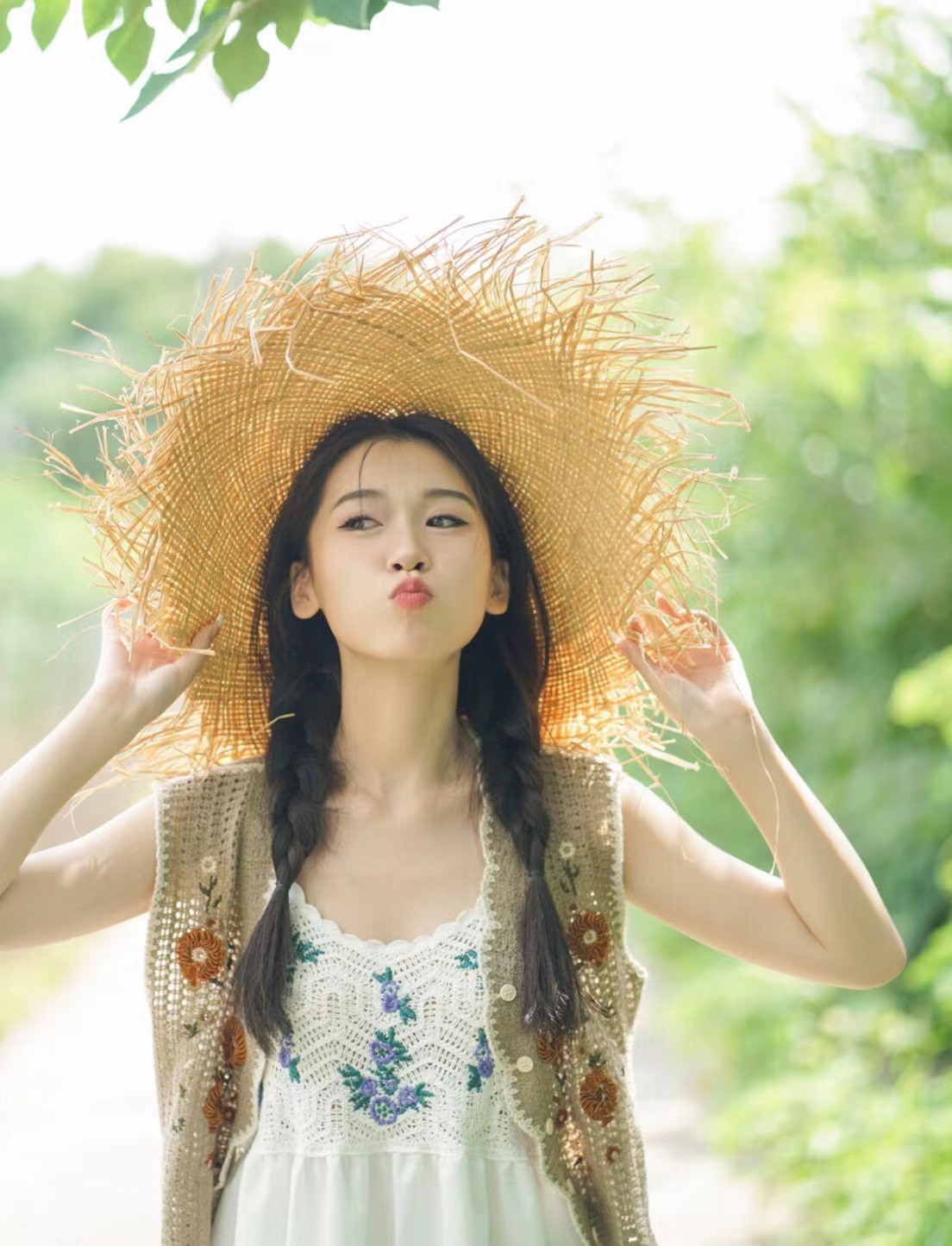 拍照显脸小4个小妙招,教你拍照显瘦显脸小的方法