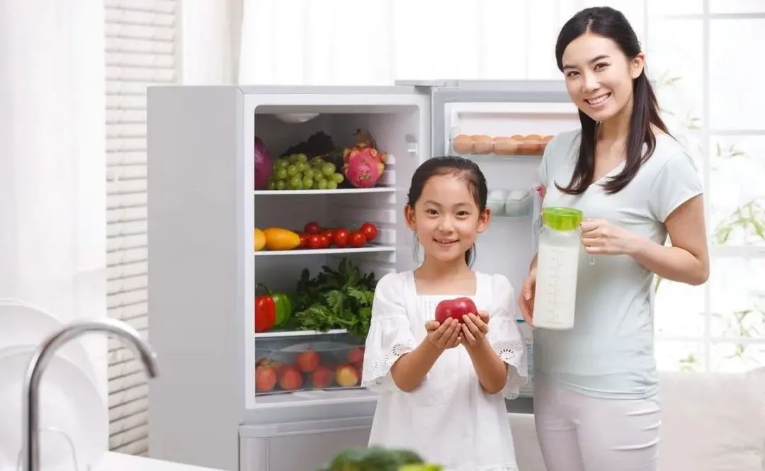 猪肉在冰箱里放久了有异味怎么办,冰箱里冰的东西有异味是什么原因