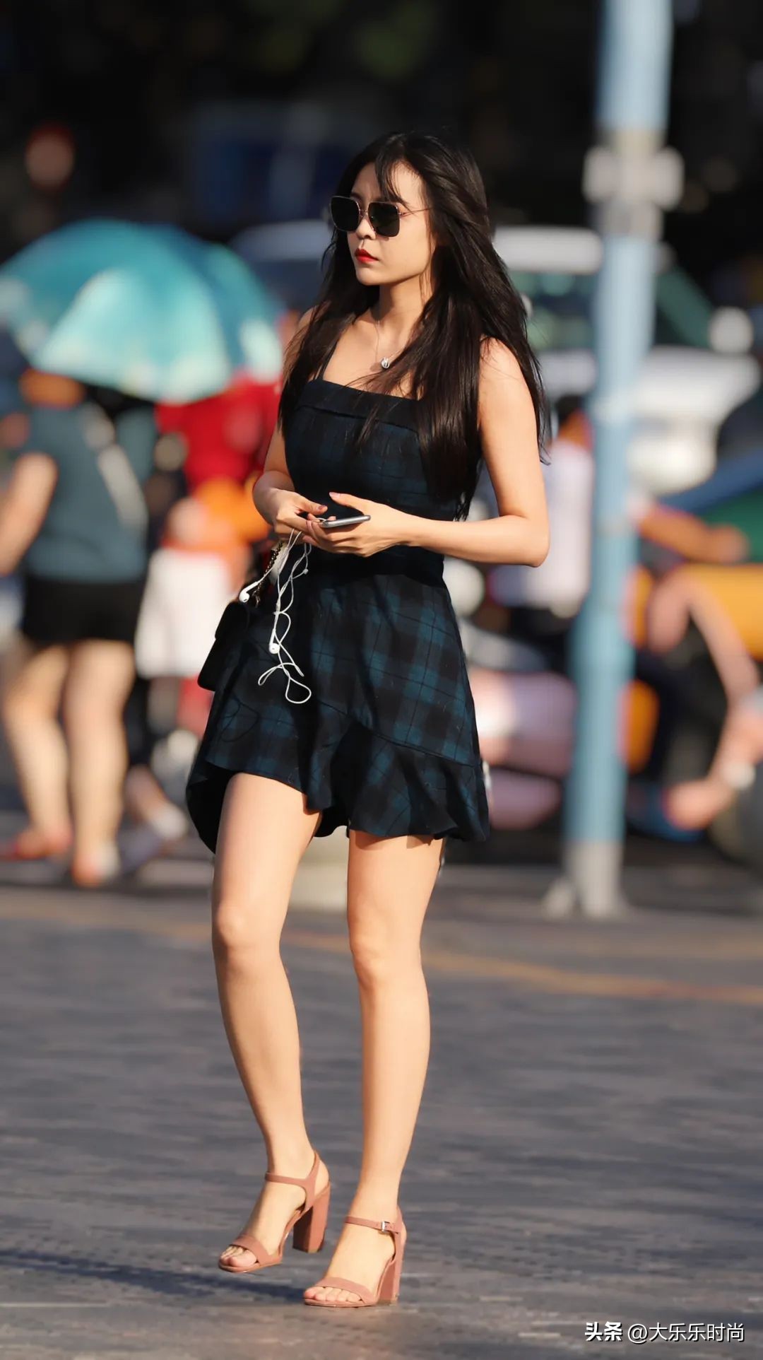 时尚街拍穿搭三里屯街拍,街拍时尚打扮的美女视频