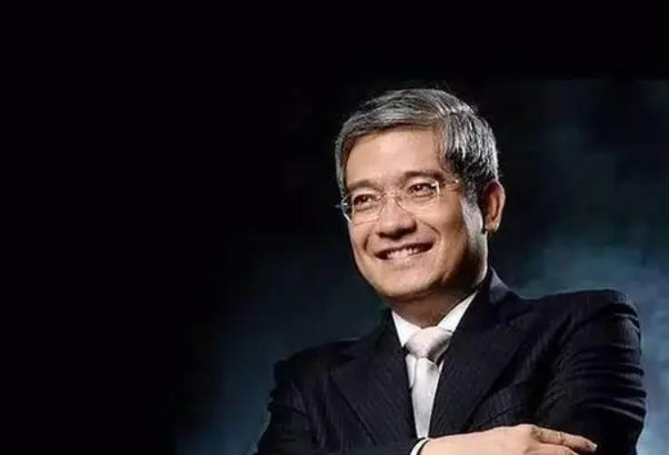 “白嫖”空姐三年，让其背负900万债务，*咸平郎**坠落之路是怎样的