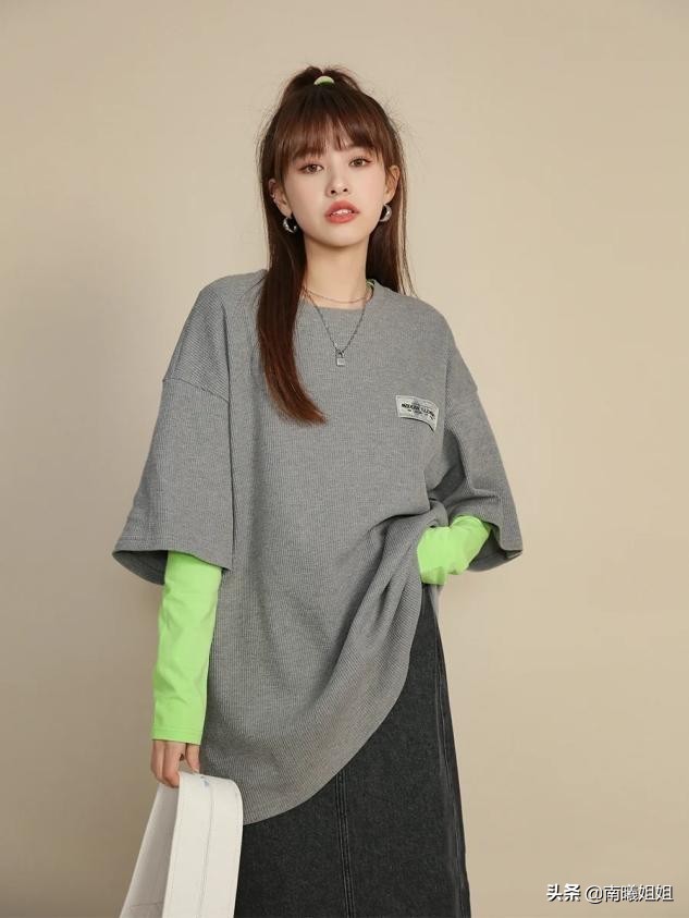 今夏穿t恤时注意避开的3款,减龄洋气显瘦爆款t恤