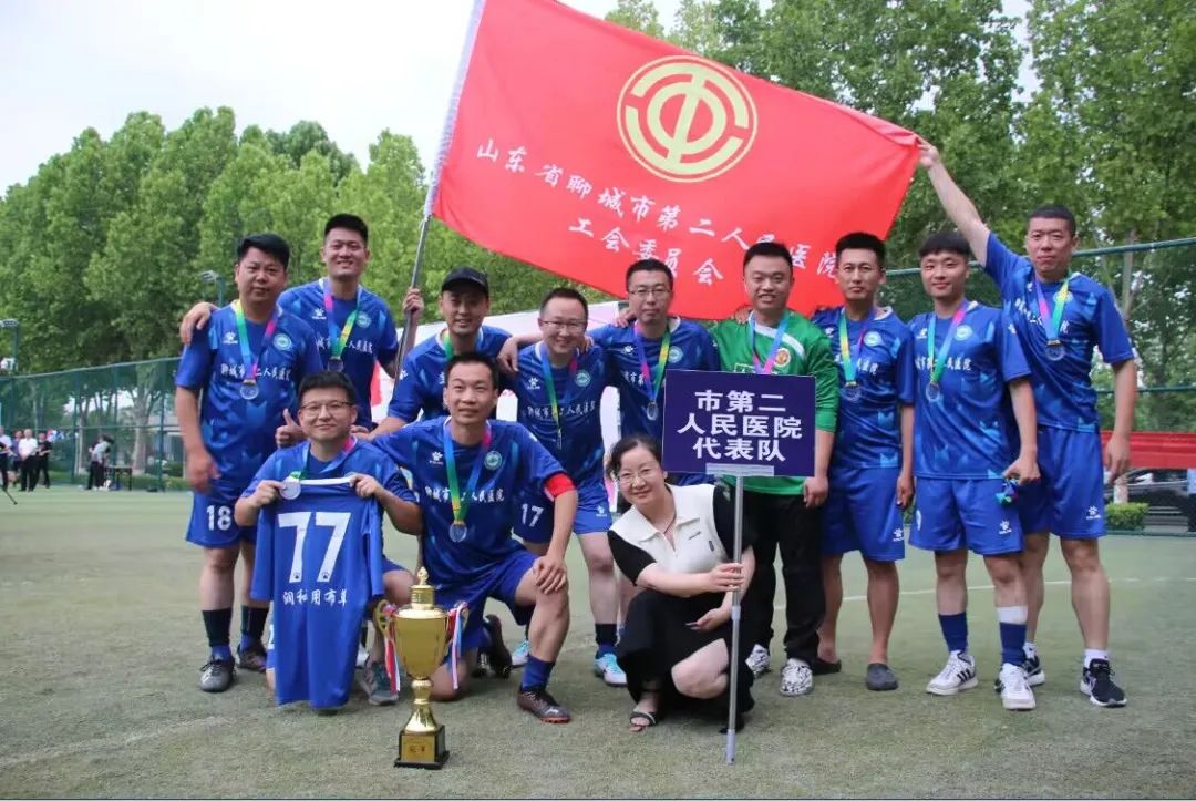 聊城足球中大奖,我校足球队轻松获冠军新闻标题