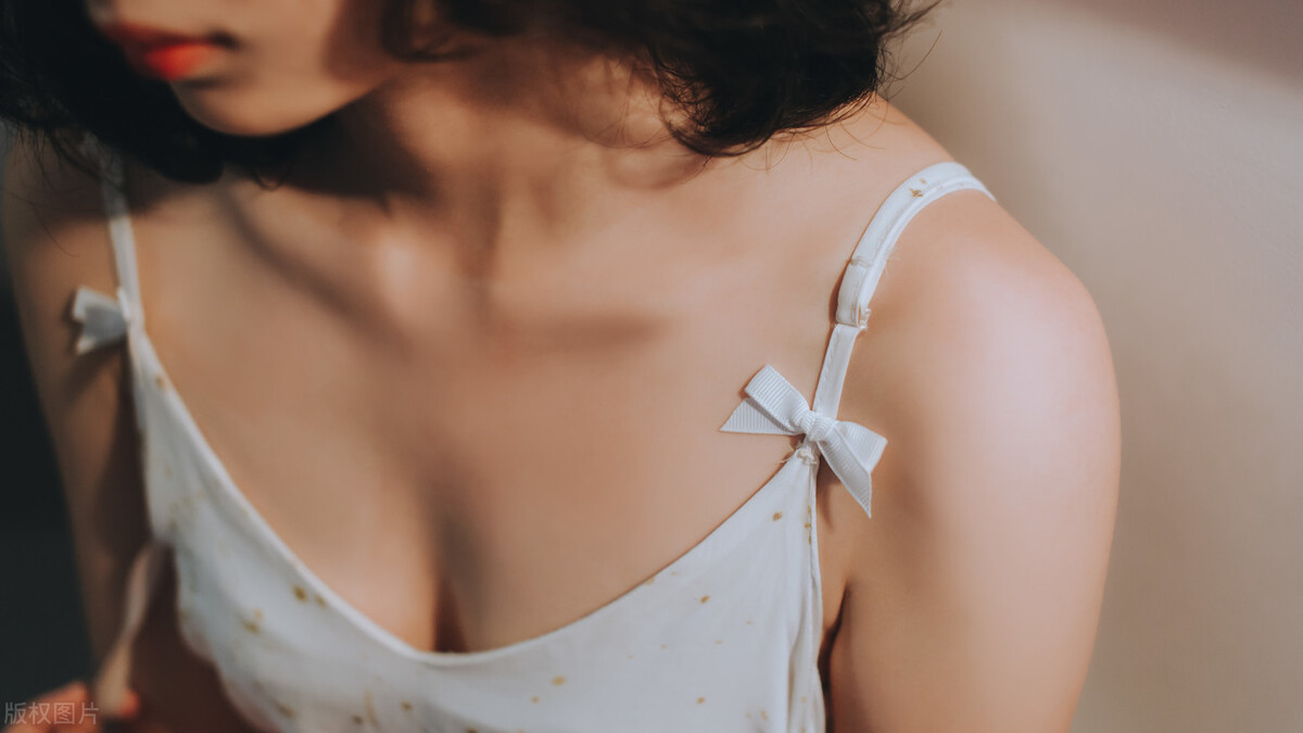 女人胸部周围长毛，有没有问题？能不能拔掉？医生一次性说清楚