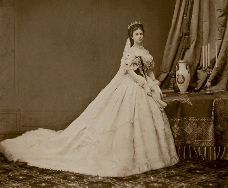 茜茜公主的疯狂美容,茜茜公主美容过程