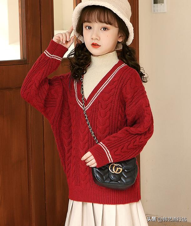 童装宽松毛衣最新款,今年女童装最流行毛衣的款式
