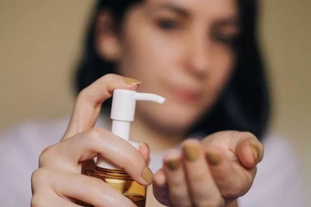 卸妆油和科颜氏白泥祛黑头,洗脸去黑头的小妙招卸妆油