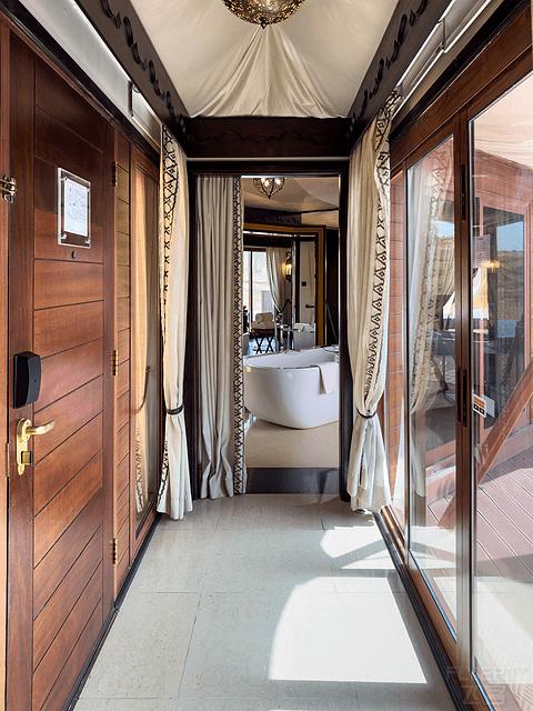 阿联酋丽思卡尔顿,阿联酋野奢帐篷