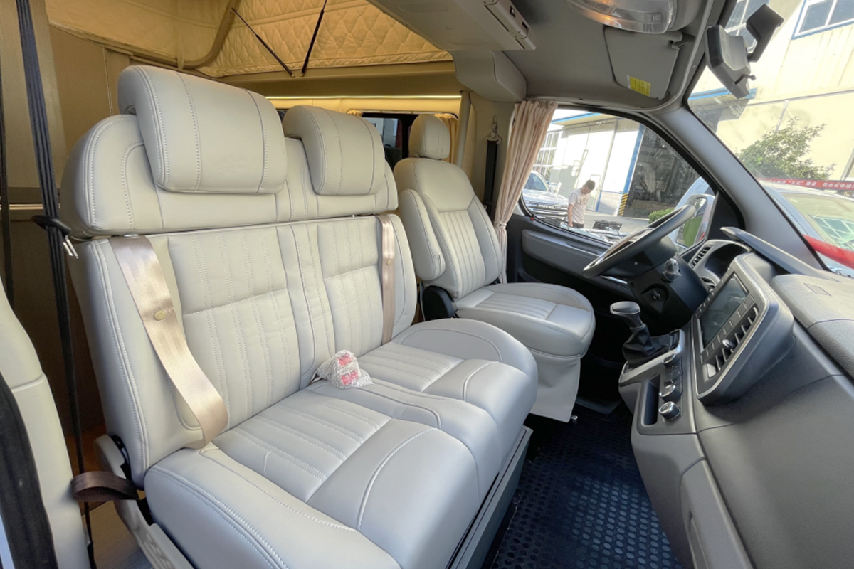 升顶b型房车可睡六人,升顶4座旅居车