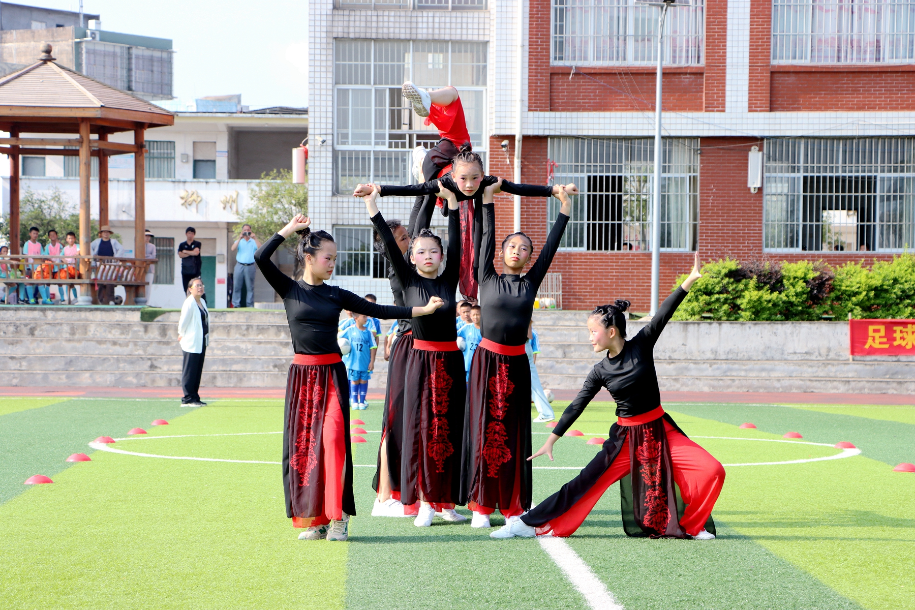 绿茵逐梦小学生校园足球联赛,全县中小学生校园足球赛开赛