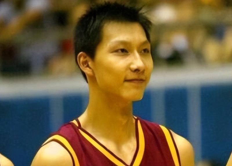 易建联老婆荆灵个人简介,易建联和荆灵爱情故事