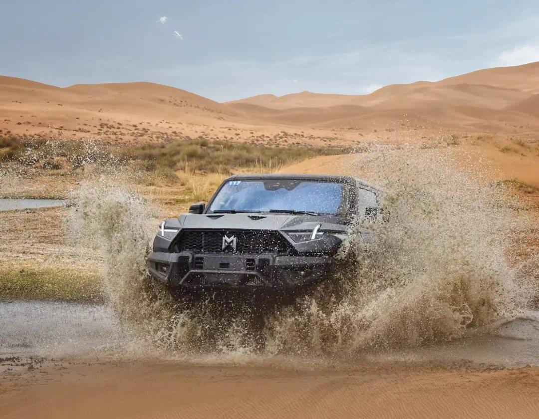 猛士917直拨天坑,东风猛士爬天坑