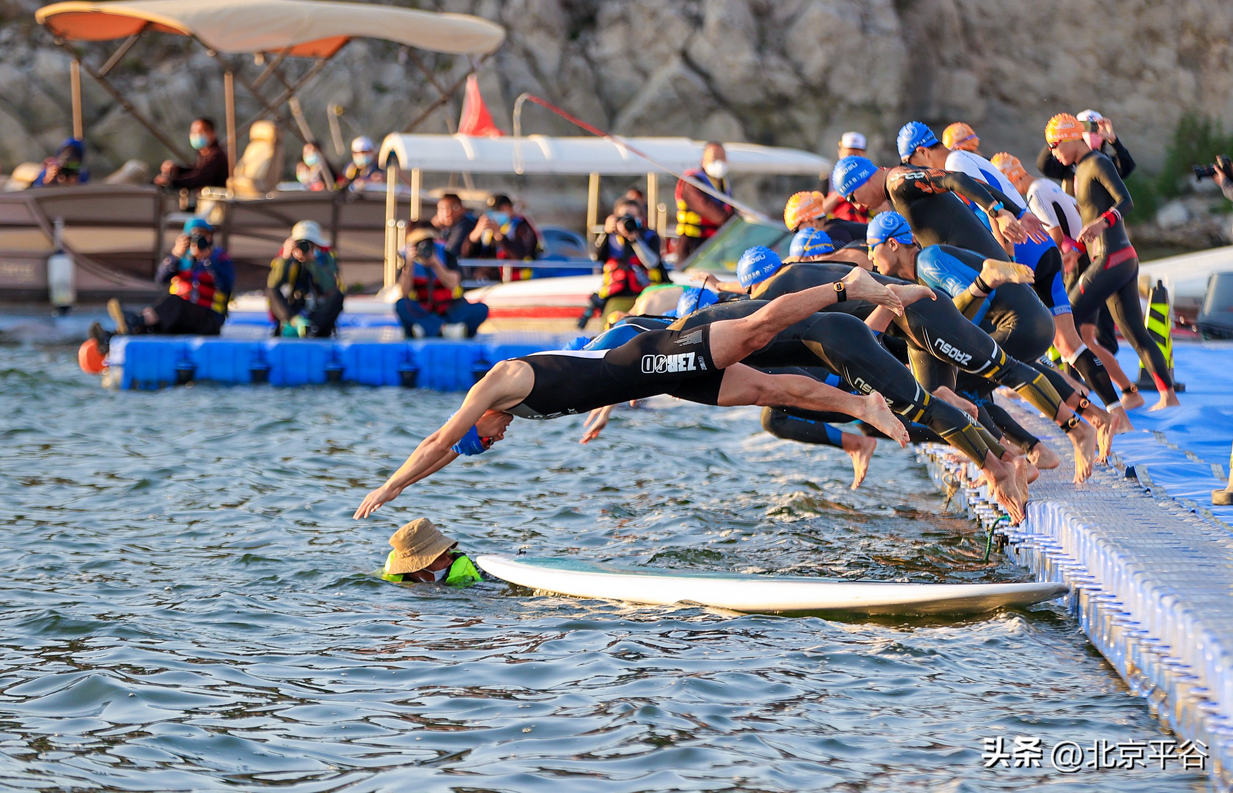 桃醉平谷2022中国·京津冀铁人三项赛暨第二十三届X-BIONIC三夫铁人三项赛在北京金海湖开赛
