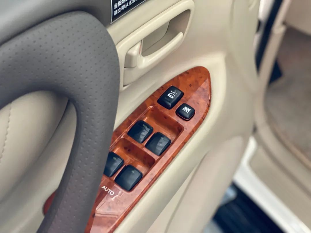 陆巡lc100中控台翻新视频,陆巡lc100内饰翻新