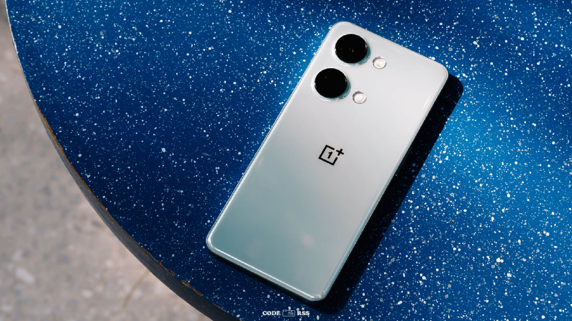 一加Ace2V开箱:16GB内存加顶级屏和天玑9000,超进取的两千元机