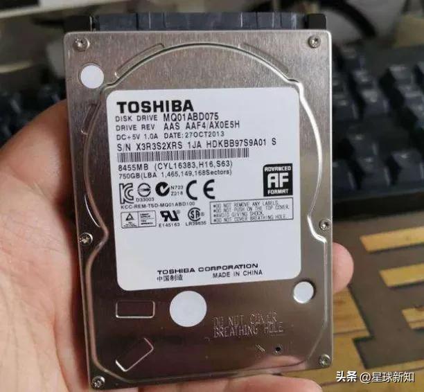 电脑主机一直亮红灯无法正常开机,电脑主机开机风扇一直转屏幕不亮