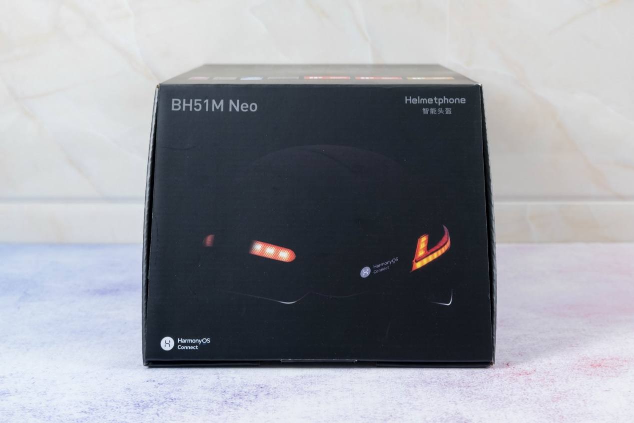 头盔有蓝牙耳机的效果,一款炫酷的智能头盔