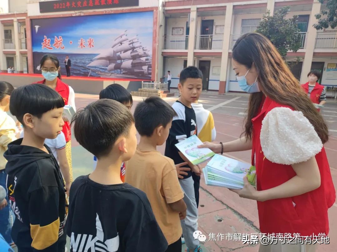 科普助力双减小小少年科技梦——环南一小科技志愿者科普宣传活动