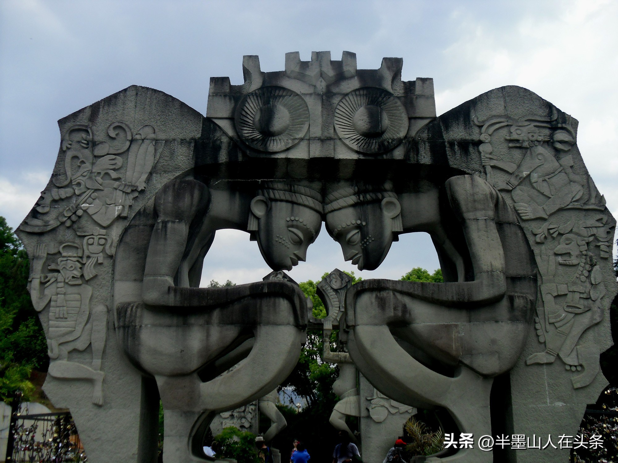 云南墨江北回归线标志园怎么游玩,墨江北回归线离双胞胎公园有多远