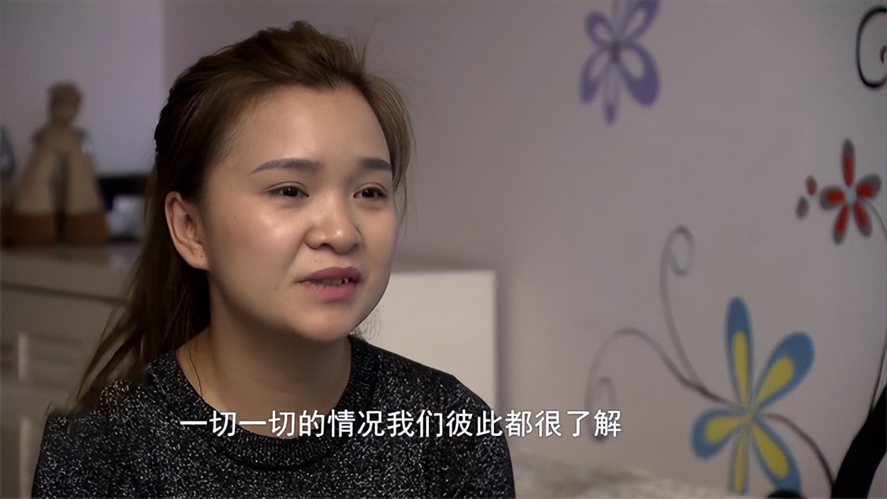 重庆1米2小男人娶1米65女演员，买7套房开豪车，却担心孩子长不高