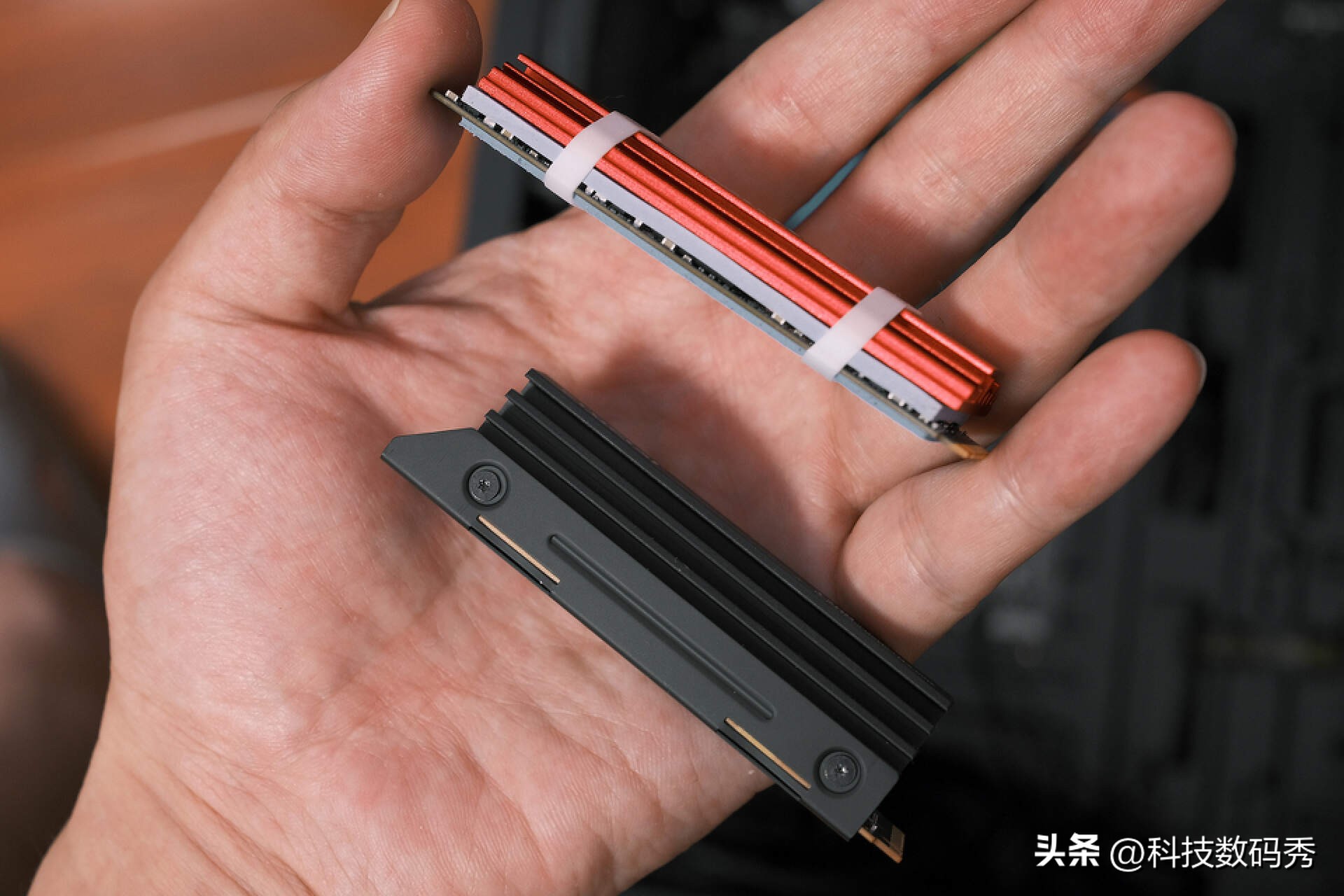 英睿达t700性能测试只有9000多,英睿达t700对比990pro