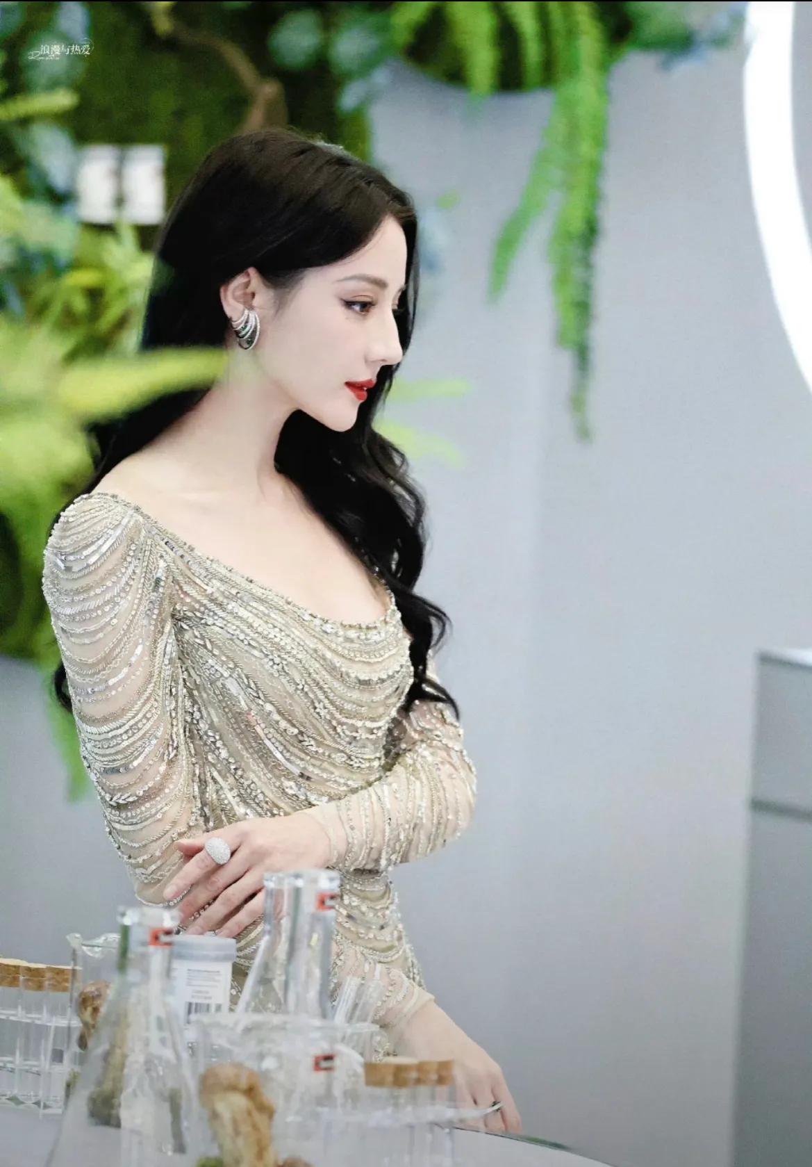 金星竟让全女星不穿衣服！他这句话将让众女星都受害，热巴已受害