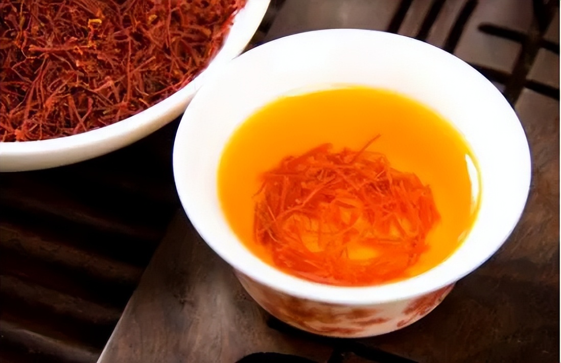 客人泡茶放50根藏红花,客人泡茶放50根藏红花吓坏主人