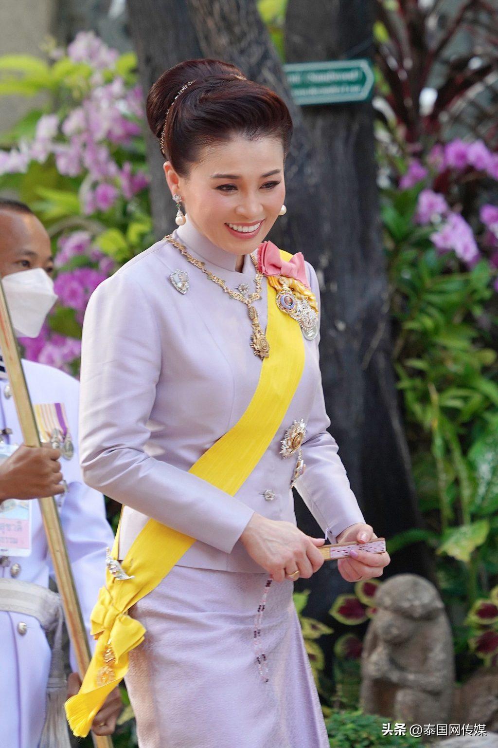 泰国王后苏提达的端庄大气,泰国王后素提达年轻照片