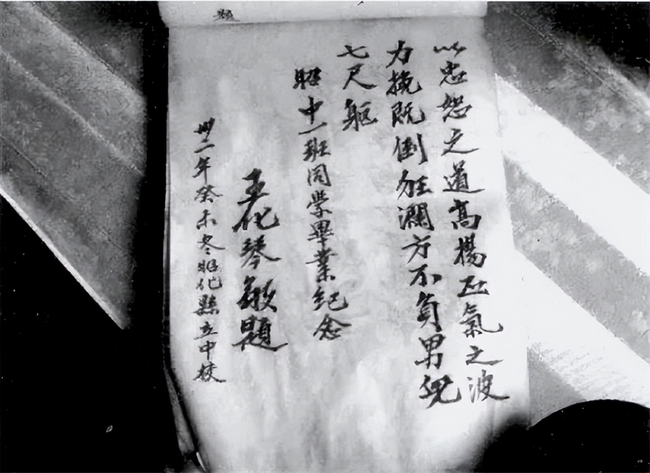 军统女特工冒死救下一位地下党,90年代军统女特务