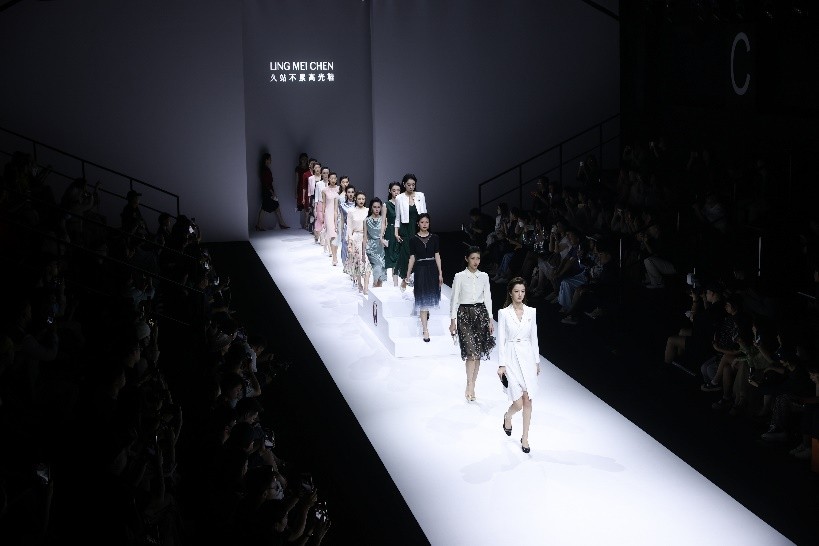 火出圈！LINGMEICHEN高光鞋凭什么惊艳众人？